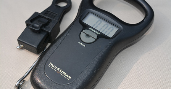 Portable pull strength measure tool for adhesion testing waterproof coatings