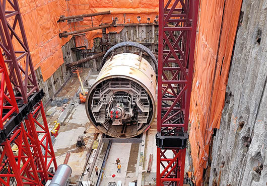 Muck conveyer belt treated with superabsorbent polymers tunnel